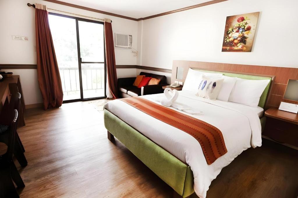 Aerostop & Restaurant Hotel Plaridel (Luzon)